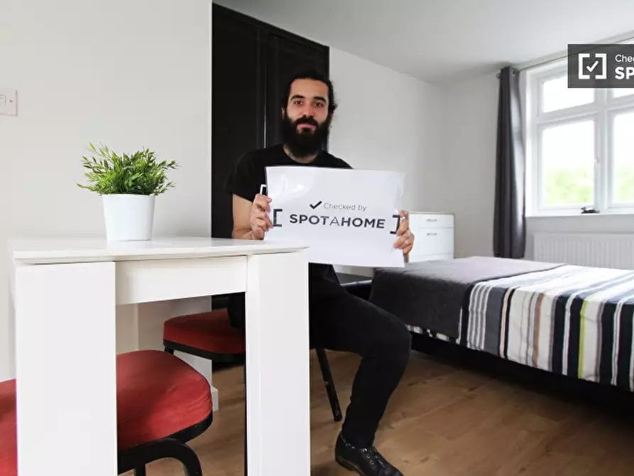 Immagine 10 di Ufficio in affitto  in Hendon Way, NW2 2NR a Brent