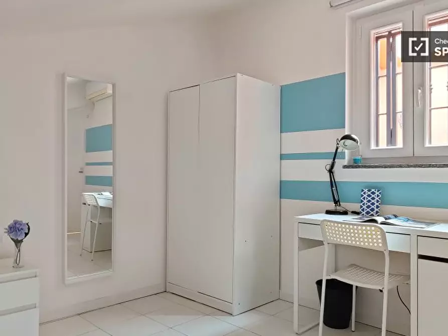 Immagine 2 di Camera condivisa in affitto  in Via Giambellino a Milano