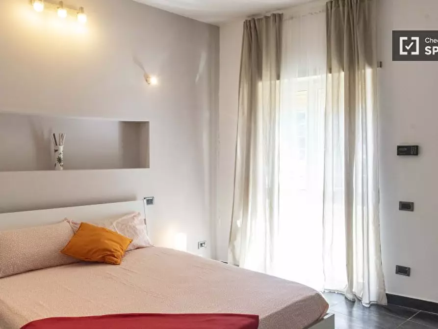 Immagine 4 di Camera condivisa in affitto  in Via Corrado Segre a Roma