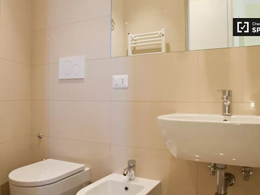 Immagine 7 di Camera condivisa in affitto  in Via Barletta a Roma