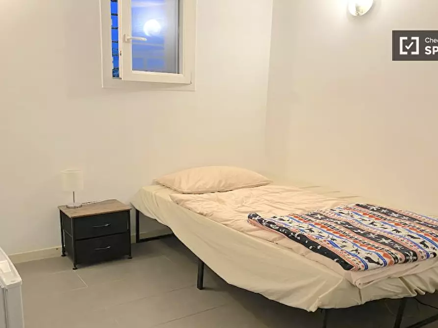 Immagine 1 di Camera condivisa in affitto  in Via di Carcaricola a Roma