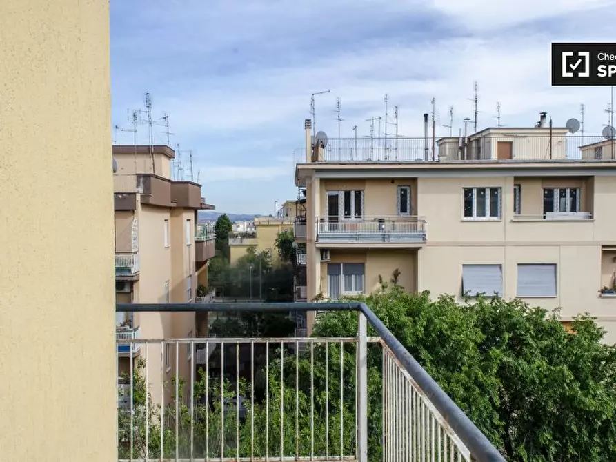 Immagine 5 di Camera condivisa in affitto  in Via Ozanam a Roma
