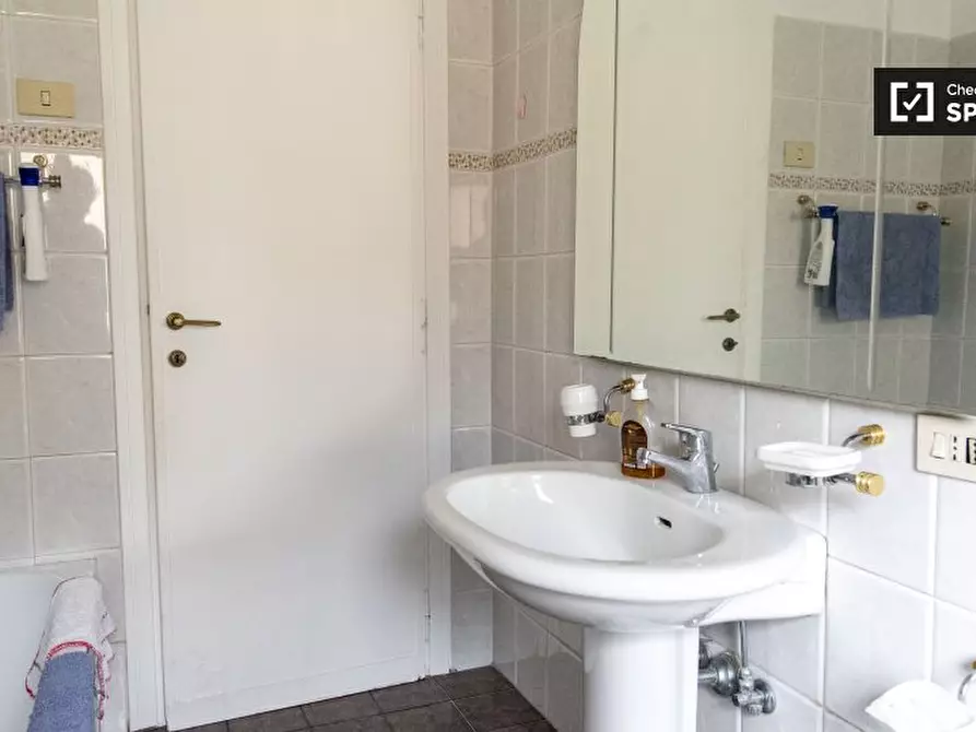 Immagine 17 di Camera condivisa in affitto  in Via di Boccea a Roma