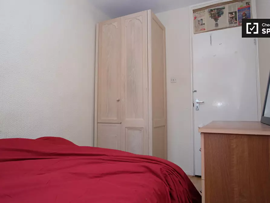 Immagine 1 di Camera condivisa in affitto  in Brancaster House, a Poplar