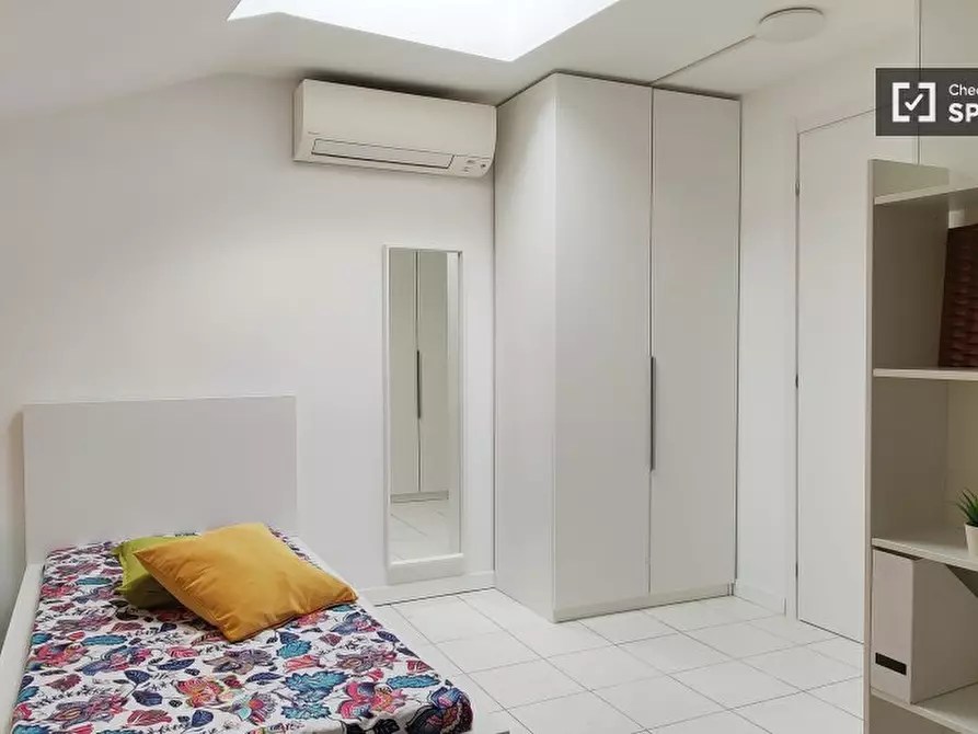 Immagine 6 di Camera condivisa in affitto  in Via Giambellino a Milano