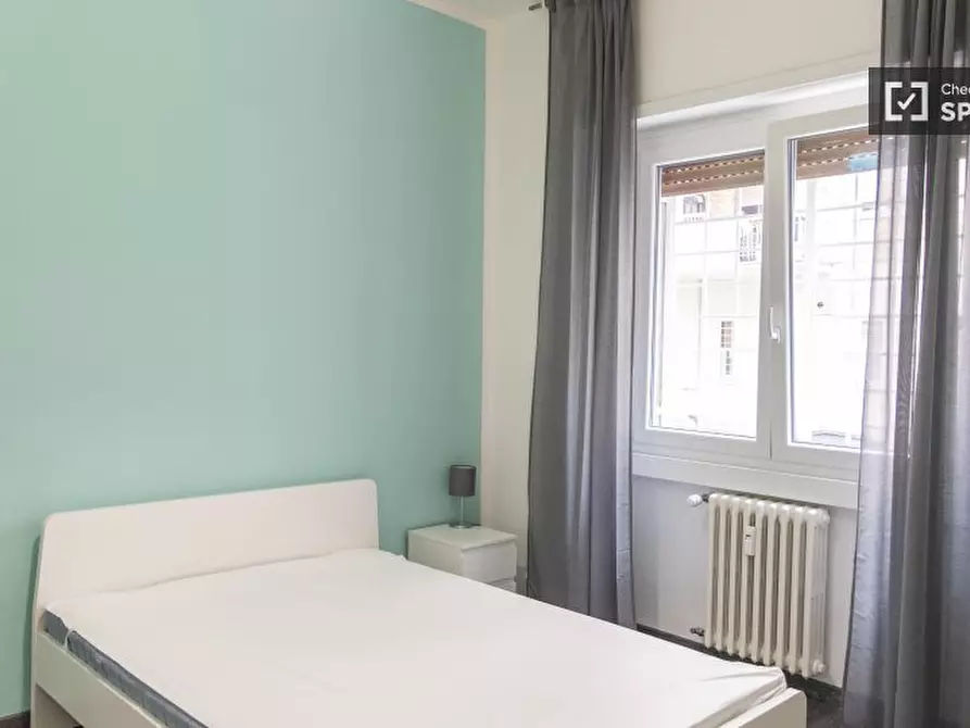 Immagine 5 di Camera condivisa in affitto  in Via Capo Miseno a Roma