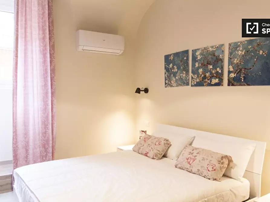 Immagine 11 di Appartamento in affitto  in Via la Spezia a Roma