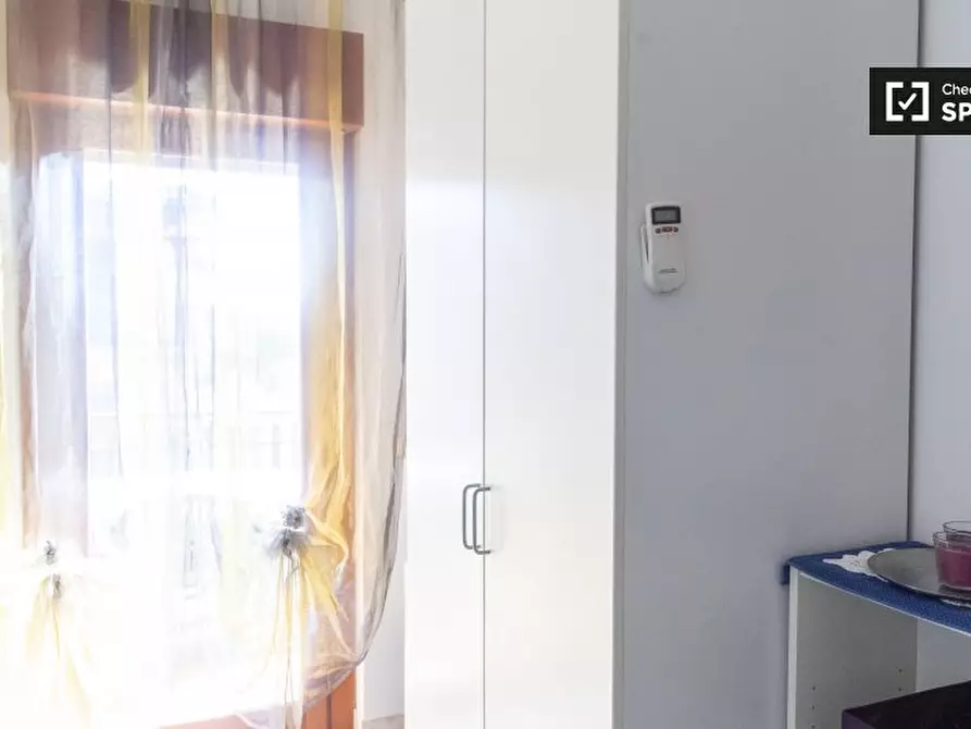 Immagine 2 di Camera condivisa in affitto  in Via Giuseppe Gregoraci a Roma