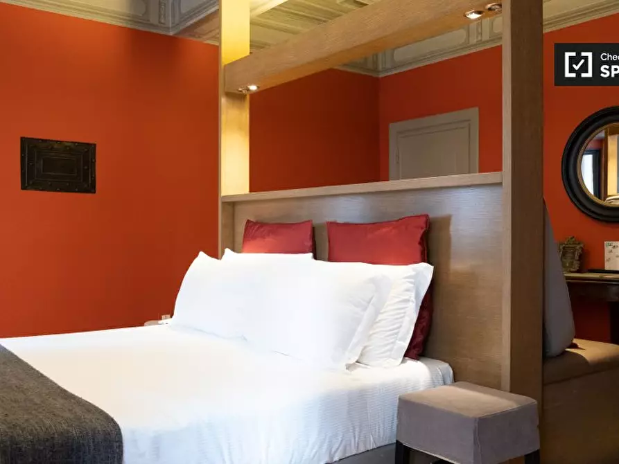 Immagine 9 di Ufficio in affitto  in Via del Banco di Santo Spirito a Roma