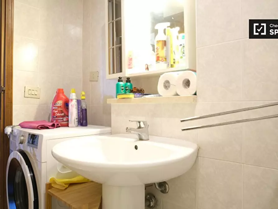 Immagine 17 di Camera condivisa in affitto  in Viale dei Caduti Nella Guerra di Liberazione, 00128 Roma RM, Italy a Roma