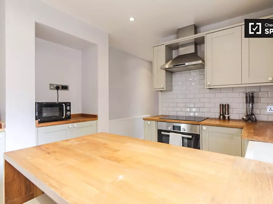 Immagine 3 di Appartamento in affitto  in a Queenstown Road a Lambeth