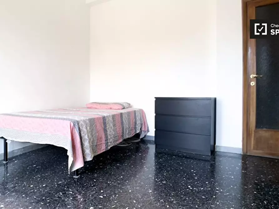 Immagine 2 di Camera condivisa in affitto  in Via Filippi, 00146 Roma RM, Italy a Roma