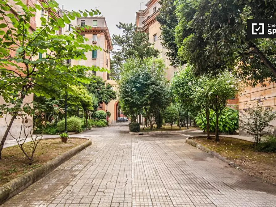 Immagine 17 di Camera condivisa in affitto  in Piazza Melozzo da Forlì, 00196 Roma RM, Italy a Roma