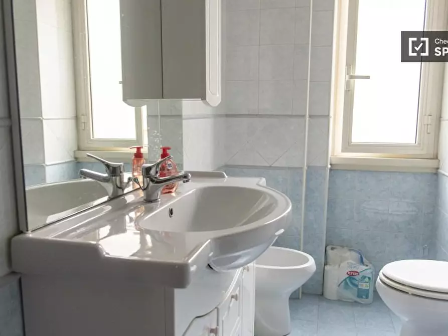 Immagine 11 di Camera condivisa in affitto  in Via Genzano a Roma