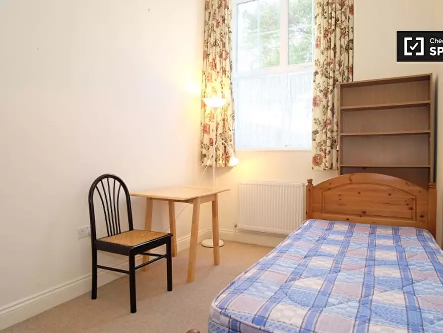 Immagine 4 di Camera condivisa in affitto  in flat, 55 Cooper Rd, London NW10 1BF, UK a Brent