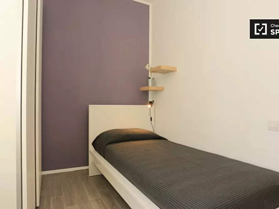 Immagine 2 di Camera condivisa in affitto  in Piazza Firenze a Milano