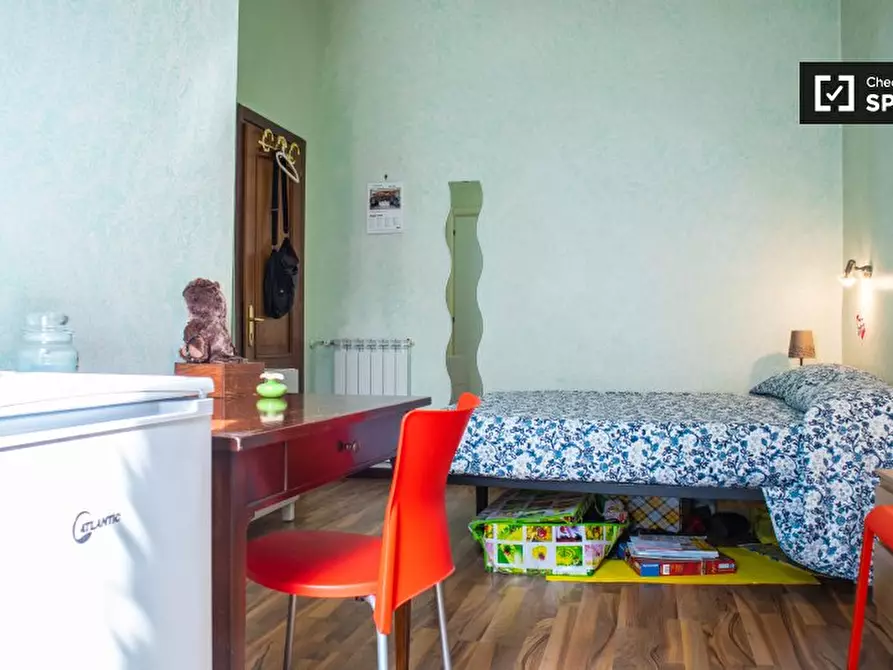 Immagine 4 di Camera condivisa in affitto  in Via Muzio Attendolo, 00176 Roma RM, Italy a Roma