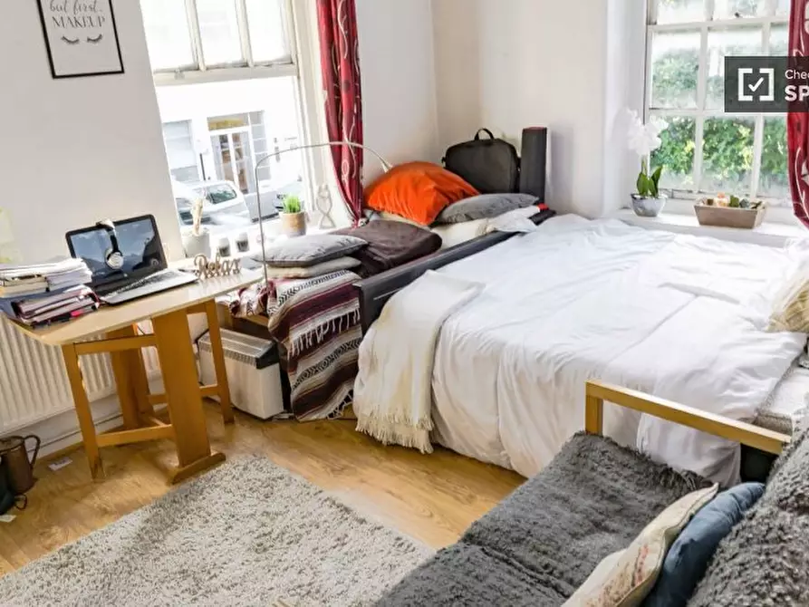 Immagine 12 di Camera condivisa in affitto  in Tadema House, Penford Street a Paddington