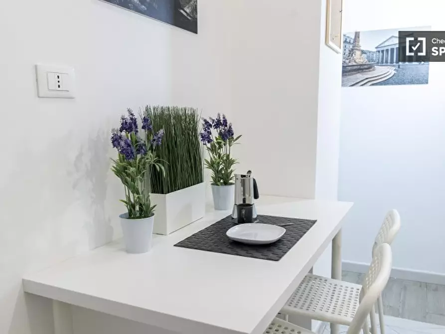 Immagine 14 di Camera condivisa in affitto  in Via in Selci a Roma