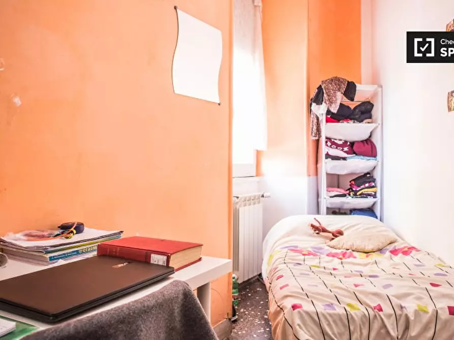 Immagine 1 di Camera condivisa in affitto  in Via Alessandro Cialdi, 00154 Roma RM, Italy a Roma