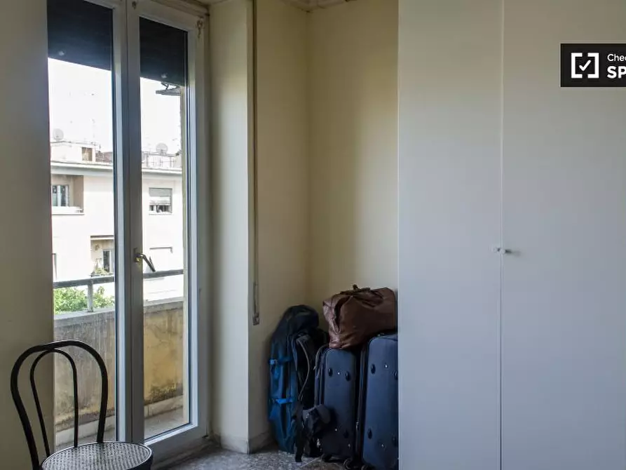 Immagine 3 di Camera condivisa in affitto  in Via Ozanam a Roma