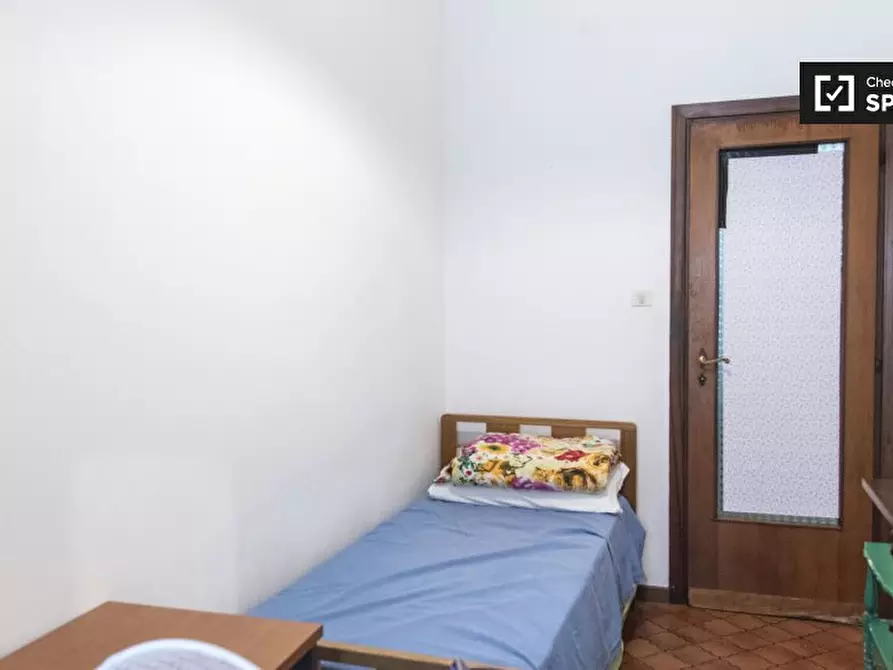 Immagine 3 di Camera condivisa in affitto  in Via Renato Simoni a Roma