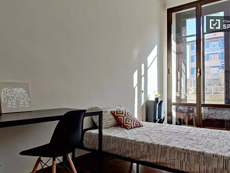 Immagine 2 di Camera condivisa in affitto  in Viale Campania a Milano