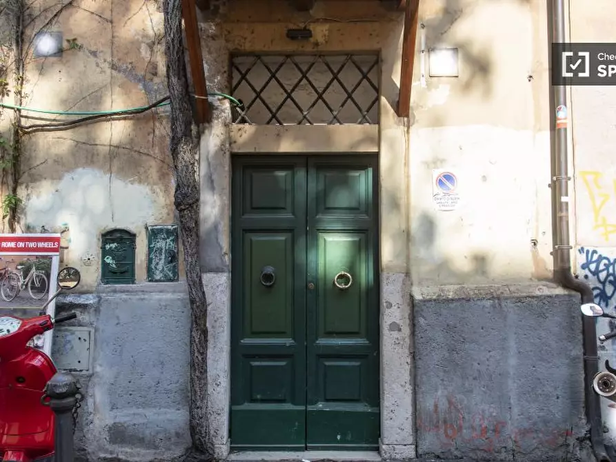 Immagine 16 di Appartamento in affitto  in Via di S. Calisto a Roma