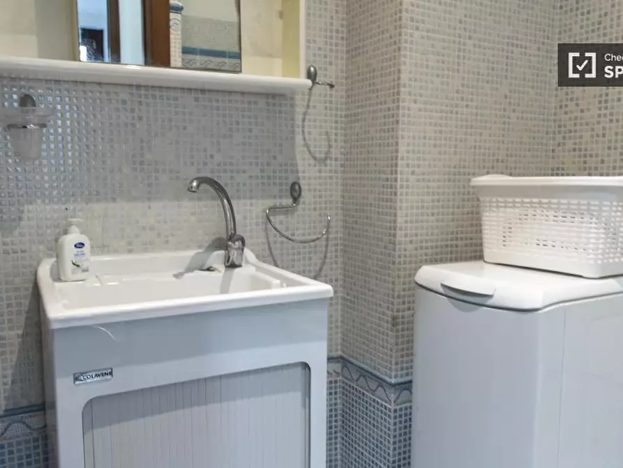 Immagine 16 di Camera condivisa in affitto  in Viale Ippocrate a Roma