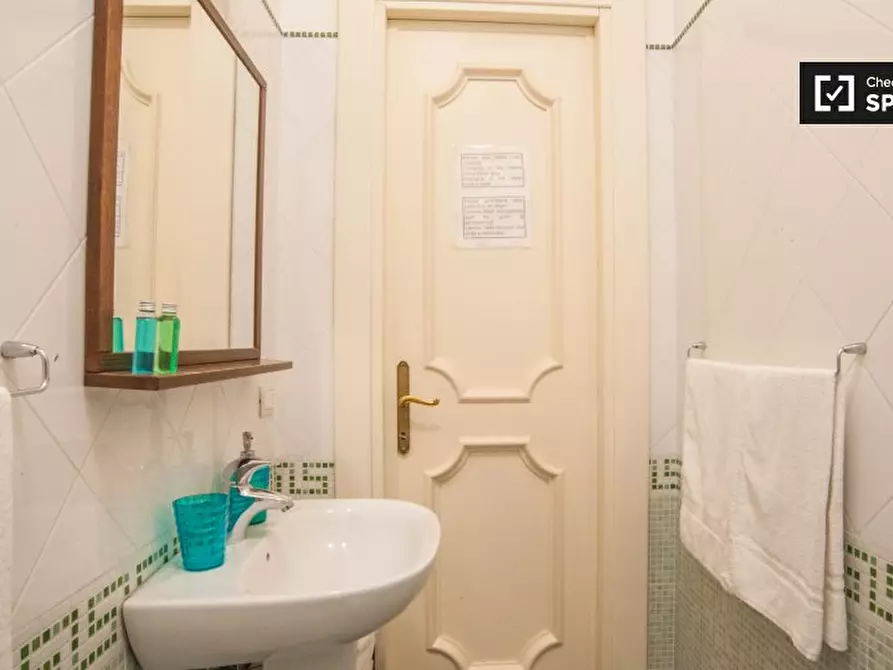 Immagine 6 di Camera condivisa in affitto  in Via della Cava Aurelia a Roma