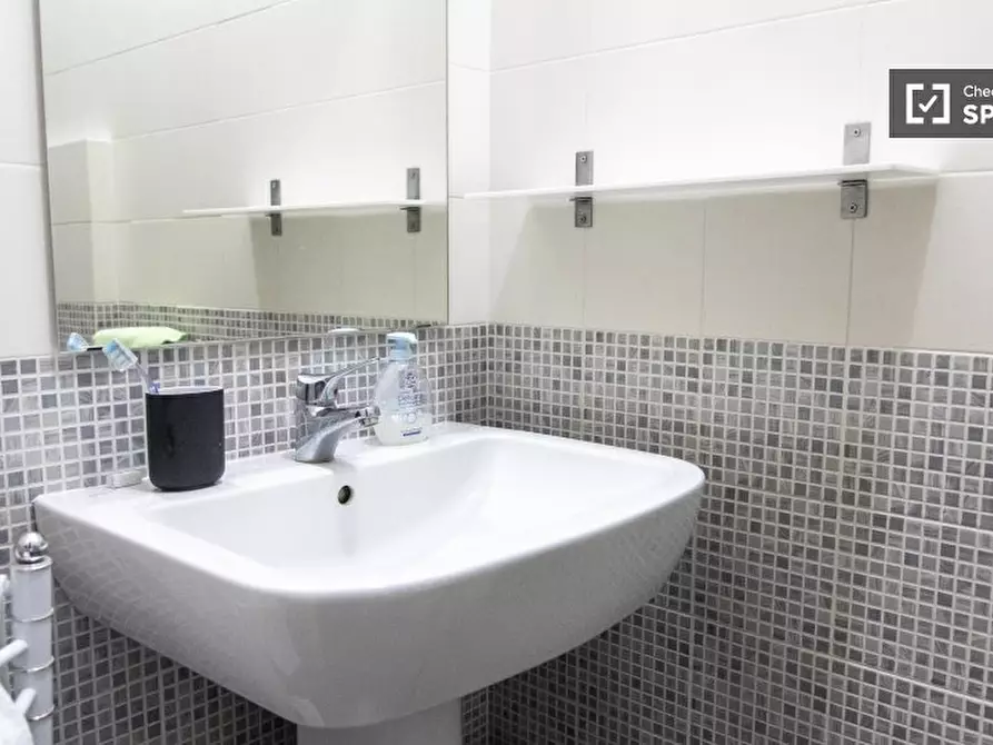 Immagine 13 di Camera condivisa in affitto  in Via Cesare Fracassini a Roma