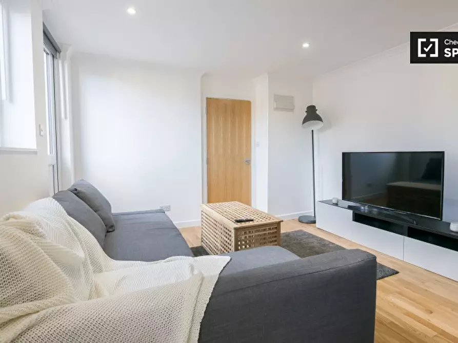 Immagine 6 di Appartamento in affitto  in Kilburn High Rd, Kilburn, London NW6 4JH, UK a Camden Town