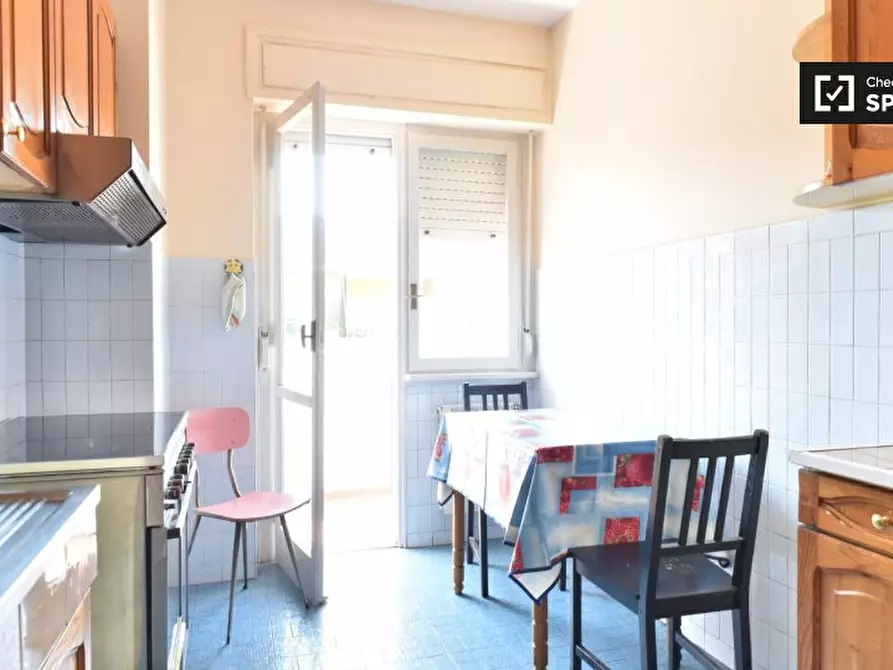 Immagine 7 di Camera condivisa in affitto  in Via Sandro Sandri a Roma