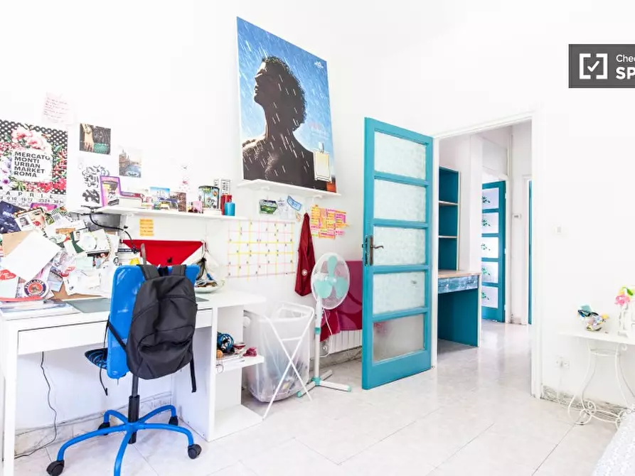 Immagine 2 di Camera condivisa in affitto  in Via delle Cave a Roma