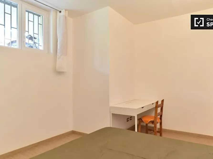 Immagine 5 di Camera condivisa in affitto  in Via Santa Domenica Talao, 00173 Roma RM, Italy a Roma