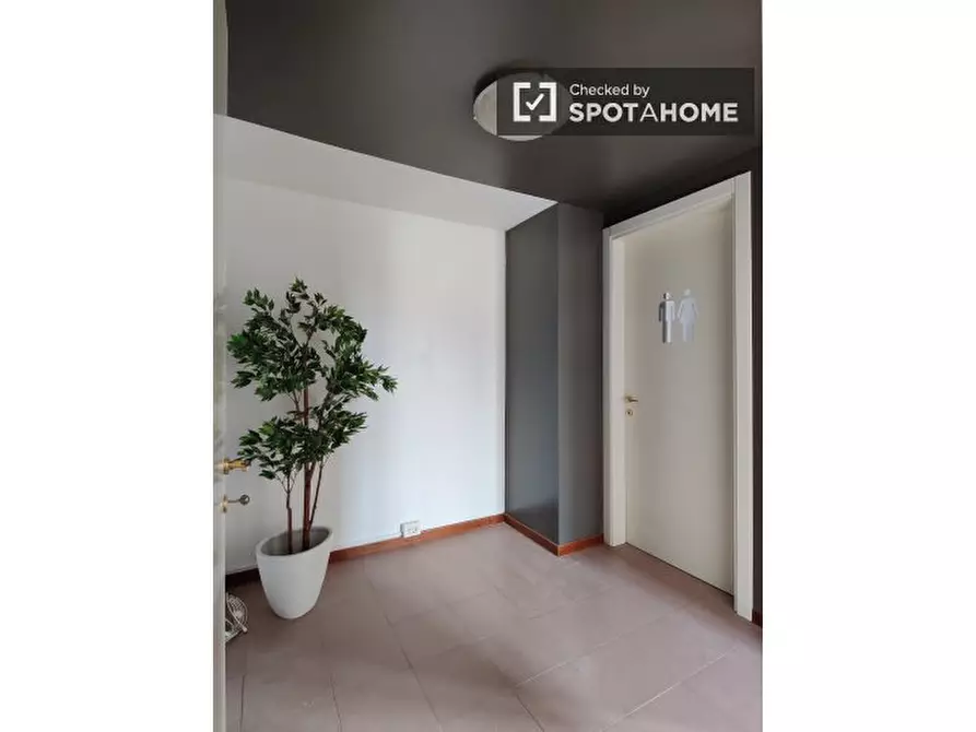 Immagine 13 di Camera condivisa in affitto  in Via Anton Giulio Barrili a Milano