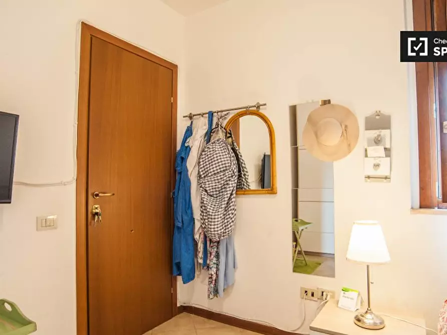 Immagine 3 di Camera condivisa in affitto  in Via del Podere Fiume a Roma