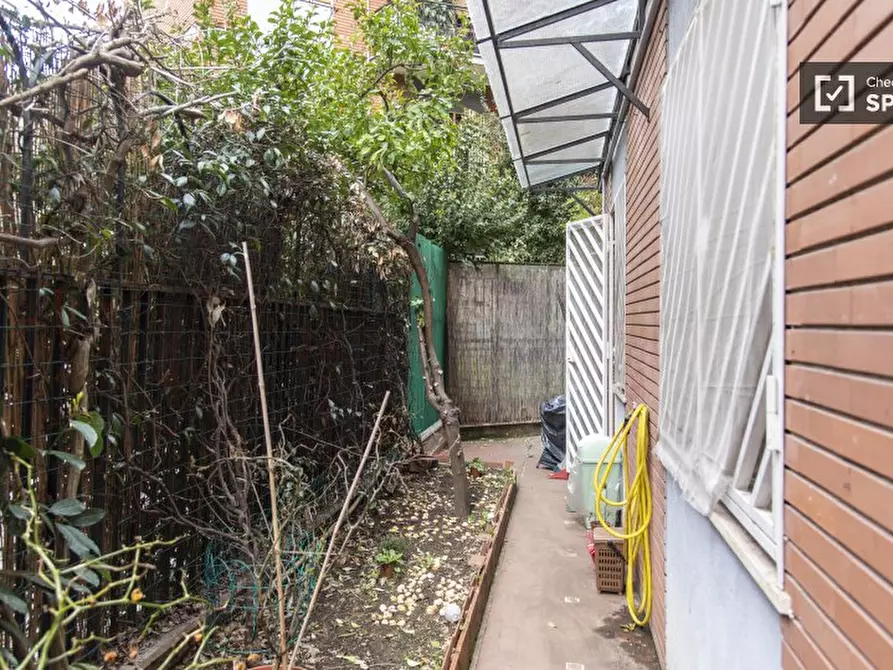 Immagine 14 di Camera condivisa in affitto  in Via Pio Foà a Roma