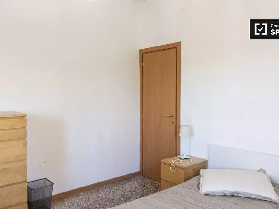 Immagine 3 di Camera condivisa in affitto  in Via Portuense a Roma