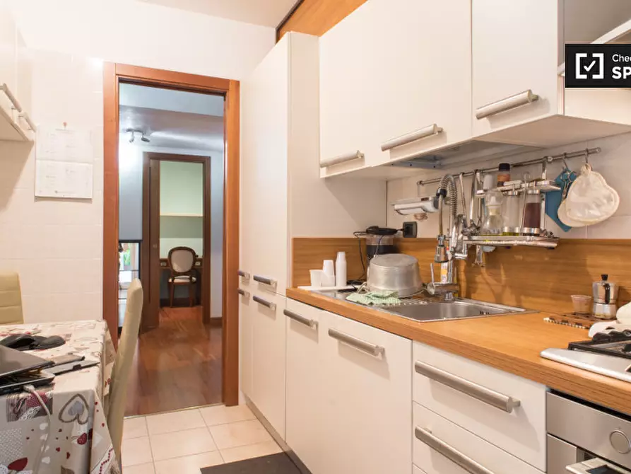 Immagine 10 di Camera condivisa in affitto  in Via Ugo Betti a Roma