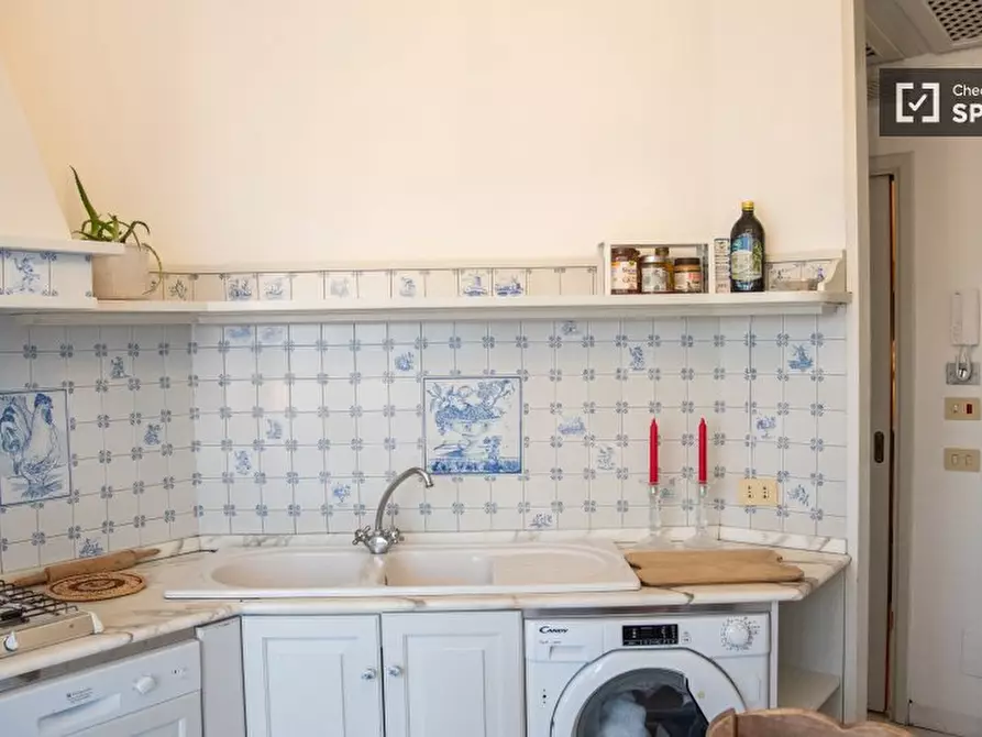 Immagine 13 di Camera condivisa in affitto  in Via Luigi Lilio a Roma
