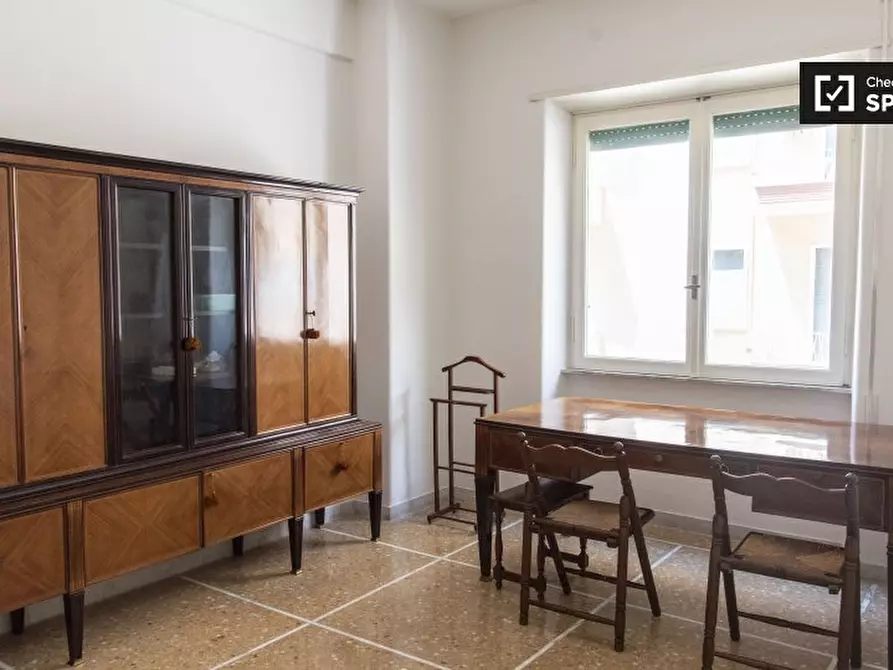 Immagine 2 di Camera condivisa in affitto  in Viale delle Provincie a Roma