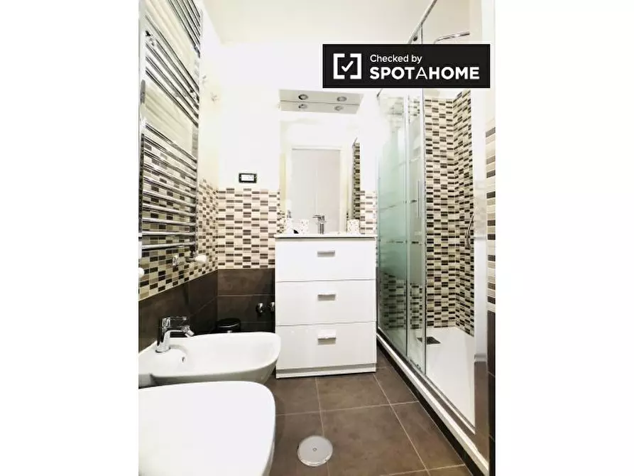 Immagine 4 di Camera condivisa in affitto  in Via Valdarno a Roma