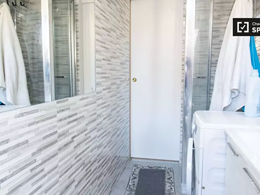 Immagine 8 di Camera condivisa in affitto  in Via Muzio Scevola a Roma