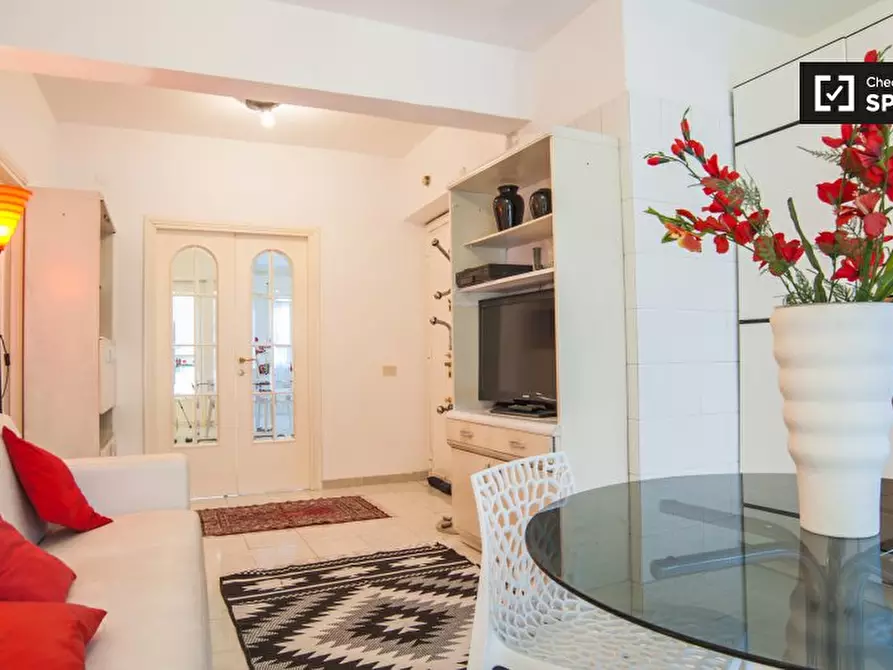 Immagine 6 di Camera condivisa in affitto  in Via Pietro Romano, 00169 Roma RM, Italy a Roma