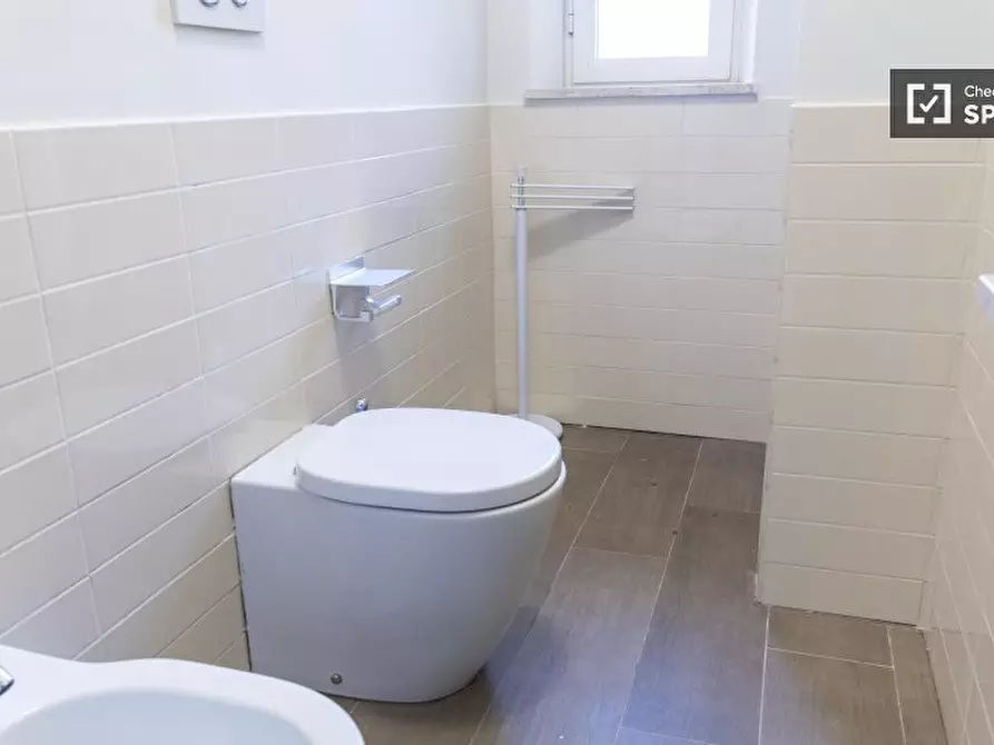 Immagine 12 di Camera condivisa in affitto  in Via Arezzo a Roma