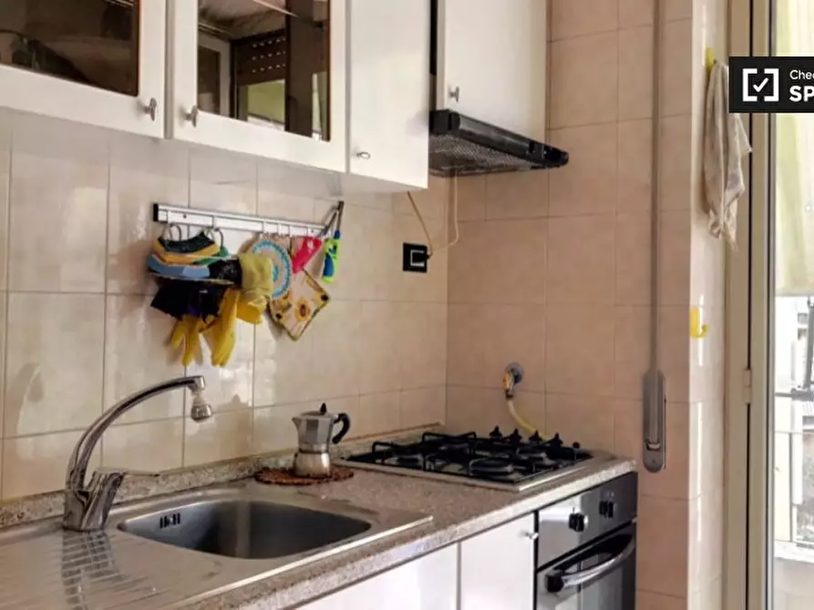 Immagine 5 di Camera condivisa in affitto  in Via Aquilonia, 00177 Roma RM, Italy a Roma