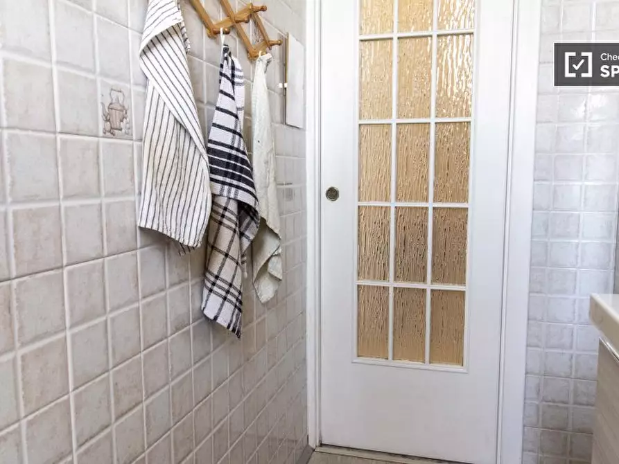 Immagine 11 di Camera condivisa in affitto  in via Carlo Emanuele a Roma