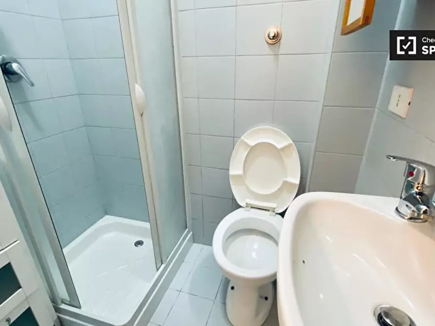 Immagine 7 di Camera condivisa in affitto  in Via Luca Valerio a Roma