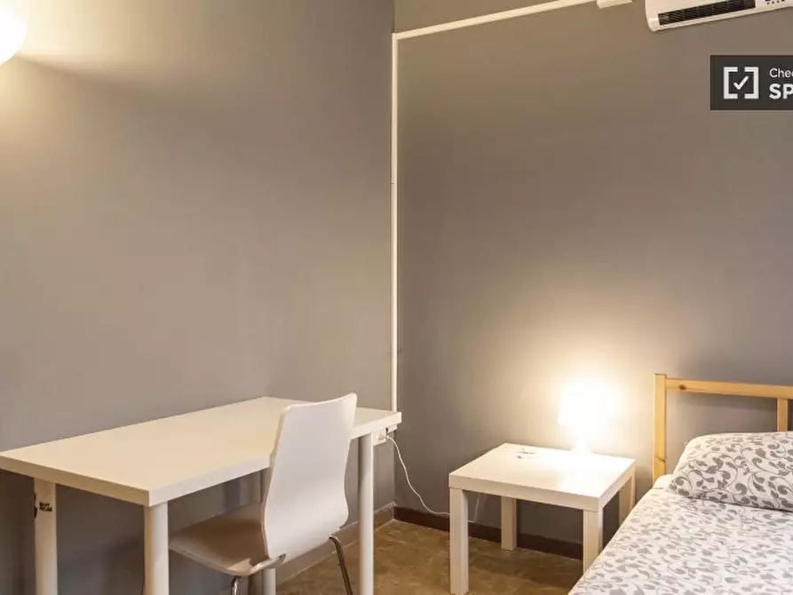 Immagine 2 di Camera condivisa in affitto  in Via Aquileia, 00198 Roma RM, Italy a Roma